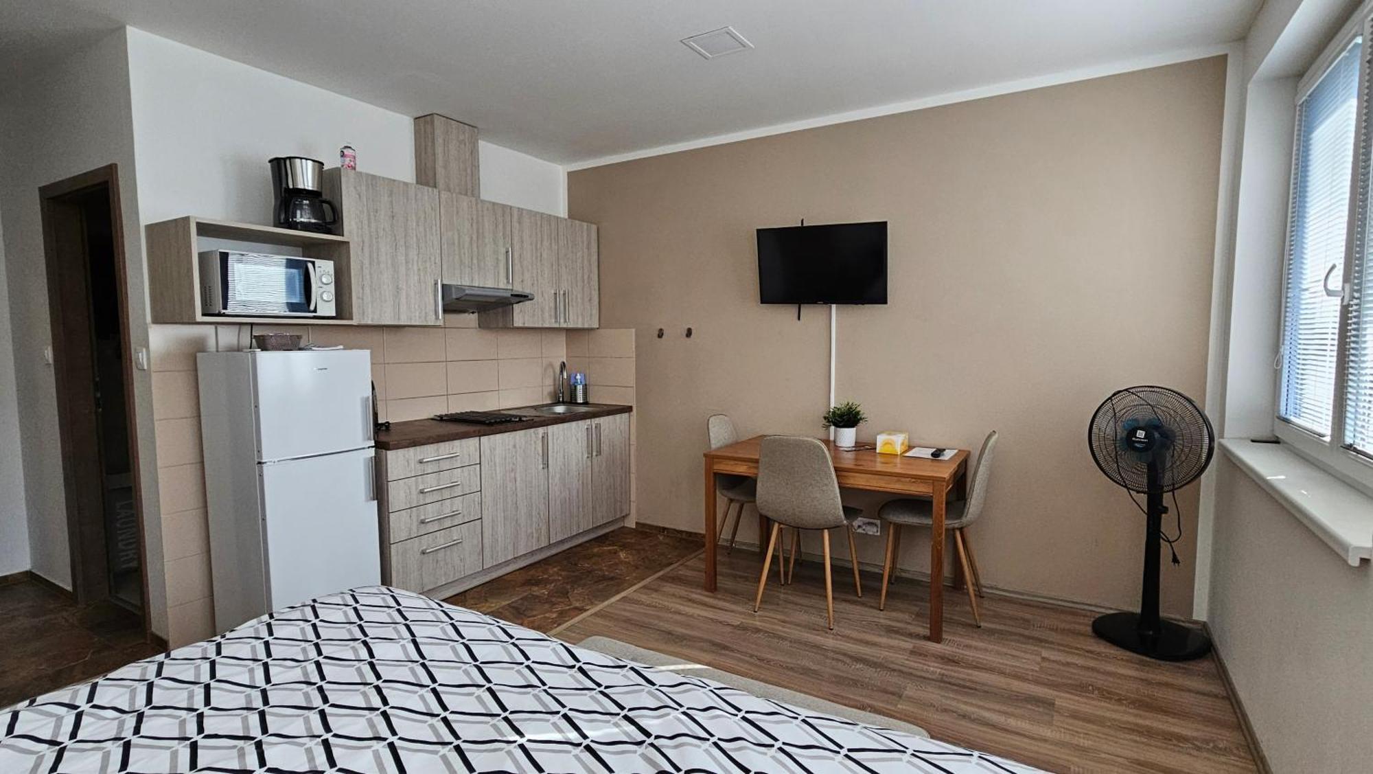 Apartament Rezidence Belehradska Most Zewnętrze zdjęcie